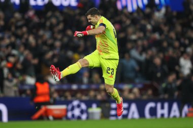 Aston Villa takımından Emiliano Martnez, UEFA Şampiyonlar Ligi Maç Maçı 'nda attığı golü 29 Ocak 2025' te Birmingham, Villa Park 'ta Celtic' e karşı 8.