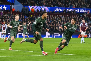 Celtic 'ten Adam Idah, UEFA Şampiyonlar Ligi Maçı' nda 8 Aston Villa 'nın Celtic' e karşı oynadığı Villa Park, Birmingham, Birleşik Krallık 'ta 29 Ocak 2025' te 2-2 'lik galibiyet golünü kutluyor.