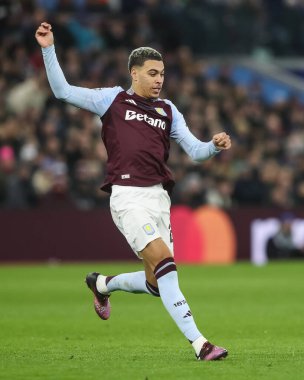 Aston Villa 'dan Morgan Rogers, UEFA Şampiyonlar Ligi Maçı sırasında Villa Park, Birmingham, Birleşik Krallık' ta 8 Aston Villa 'ya karşı Celtic maçında rol aldı.