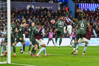 Aston Villa 'dan Youri TiEleans, UEFA Şampiyonlar Ligi Maçı 8' de Celtic 'e karşı Villa Park, Birmingham, Birleşik Krallık' ta 29 Ocak 2025 'te oynanan karşılaşmada kaleye ilerliyor.