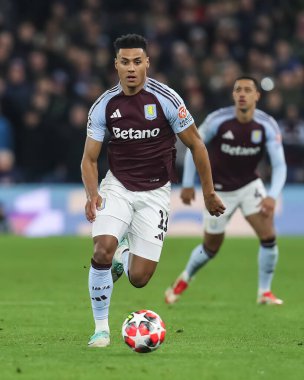 Aston Villa 'dan Ollie Watkins, UEFA Şampiyonlar Ligi Maçı 8' de Celtic 'e karşı Villa Park, Birmingham, Birleşik Krallık' ta 29 Ocak 2025 'te oynanan karşılaşmada topa vuruyor.