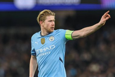 Manchester City 'den Kevin De Bruyne, UEFA Şampiyonlar Ligi Maç Maçı' nda takım talimatlarını veriyor. 8 Manchester City vs Club Brugge, Etihad Stadyumu, Manchester, İngiltere, 29 Ocak 2025