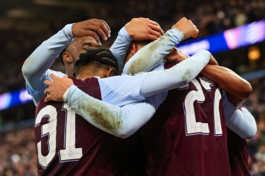 Aston Villa 'dan Morgan Rogers, UEFA Şampiyonlar Ligi Maçı 8' de 4-2 'lik skorunu Villa Park, Birmingham, Birleşik Krallık' ta, 29 Ocak 2025 'te oynanan 8 Aston Villa-Celtic maçında yaptığı hat-trick' i kutluyor.