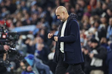 Manchester City 'nin Pep Guardiola teknik direktörü, 29 Ocak 2025 tarihinde Etihad Stadyumu' nda oynanan 8 Manchester City vs Club Brugge maçında kazandığı galibiyeti kutluyor.