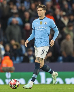 Manchester City 'den John Stones, UEFA Şampiyonlar Ligi Maçı sırasında Etihad Stadyumu, Manchester, Birleşik Krallık' ta 8 Manchester City vs Club Brugge maçında, 29 Ocak 2025