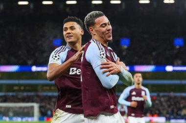 Aston Villa 'dan Morgan Rogers, UEFA Şampiyonlar Ligi Maçı 8' de 4-2 'lik skorunu Villa Park, Birmingham, Birleşik Krallık' ta, 29 Ocak 2025 'te oynanan 8 Aston Villa-Celtic maçında yaptığı hat-trick' i kutluyor.