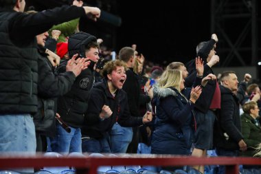 Aston Villa taraftarları, UEFA Şampiyonlar Ligi Maç Maçı 'nda 8 Aston Villa Celtic' e karşı Villa Park, Birmingham, Birleşik Krallık 'ta 29 Ocak 2025' te galibiyetlerini kutluyorlar.