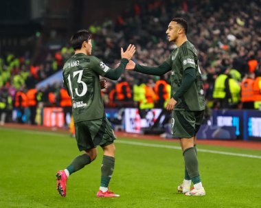 Adam Idah of Celtic celebrates his goal to make it 2-2 during the UEFA Champions League Matchday 8 of 8 Aston Villa vs Celtic at Villa Park, Birmingham, United Kingdom, 29th January 2025 clipart