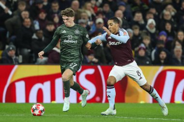 Celtic 'ten Arne Engels, UEFA Şampiyonlar Ligi Maçı' nda Aston Villa 'nın Celtic' e karşı oynadığı 8 maçta Aston Villa, Birmingham, Birleşik Krallık 'ta 29 Ocak 2025' te Aston Villa 'lı Youri TiEleans' ı durdurdu.