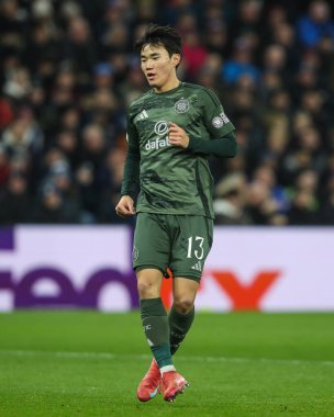 Celtic 'ten Yang Hyun-Joon UEFA Şampiyonlar Ligi Maçı sırasında Villa Park, Birmingham, Birleşik Krallık' ta 8 Aston Villa Celtic 'e karşı 8.