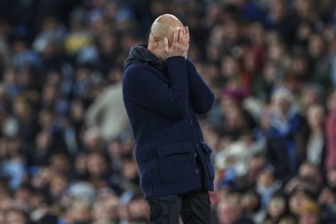 Manchester City 'nin Pep Guardiola teknik direktörü, Club Brugge' den Raphael Onyedika 'nın UEFA Şampiyonlar Ligi Maçı' nda skor olarak 0-1 yapması üzerine, Manchester City - Club Brugge maçının 8.