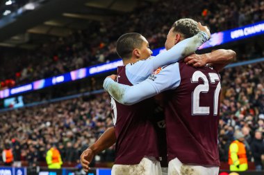 Aston Villa 'dan Morgan Rogers, UEFA Şampiyonlar Ligi Maçı 8' de 4-2 'lik skorunu Villa Park, Birmingham, Birleşik Krallık' ta, 29 Ocak 2025 'te oynanan 8 Aston Villa-Celtic maçında yaptığı hat-trick' i kutluyor.