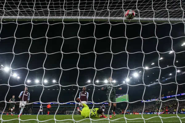 Celtic 'ten Adam Idah, UEFA Şampiyonlar Ligi Maçı' nda 2-2 berabere kaldı. 8 Aston Villa, Celtic 'e karşı. Villa Park, Birmingham, Birleşik Krallık, 29 Ocak 2025