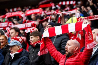 Nottingham Forest taraftarları Premier League maçından önce Nottingham Forest, Brighton ve Hove Albion 'a karşı City Ground, Nottingham, İngiltere' de 1 Şubat 2025 'te oynanan maçın keyfini çıkarıyorlar.
