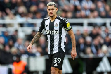 Newcastle United takımından Mark Gillespie, 1 Şubat 2025 'te St. James' s Park, Newcastle, İngiltere 'de oynanan Premier League karşılaşmasında Newcastle United' a karşı Fulham 'ı izliyor.