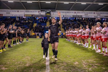 Warrington Wolves 'un Toby King' i. 1 Şubat 2025 'te Warrington Wolves, Leigh Leopards' a karşı Halliwell Jones Stadyumu, Warrington, İngiltere 'de oynadığı maç öncesinde şeref kıtası.