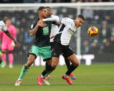 Sheffield United takımından Vinicius Souza, Derby County ile Sheffield United arasındaki Sky Bet Şampiyonluk maçında Derby County 'den Kayden Jackson' a karşı 1 Şubat 2025 'te Pride Park Stadyumu' nda meydan okuyor.
