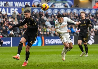 Swansea City 'li Ronald, 1 Şubat 2025' te İngiltere 'nin Swansea.com Stadyumu' nda oynanan Swansea City-Coventry City maçında kaleye kafa attı.