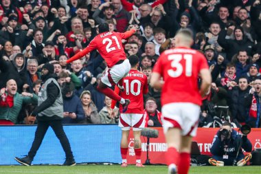 Morgan Gibbs-White ve Anthony Elanga, 1 Şubat 2025 'te İngiltere' nin Nottingham City Ground kentinde oynanan Premier League maçı Nottingham Forest ve Hove Albion maçında Brighton & Hove Albion 'u 1-0 yenmeyi amaçlayan bir Brighton & Hove Albion golünü kutladılar.