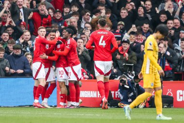 Morgan Gibbs-White, Brighton & Hove Albion 'un kendi golünü Premier League maçında Nottingham Forest, Brighton ve Hove Albion' a karşı 1 Şubat 2025 'te City Ground, Nottingham, İngiltere' de oynanan 1-0 'lık maçta takım arkadaşlarıyla kutluyor.