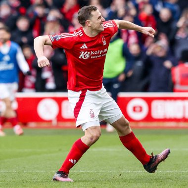 Nottingham Ormanı 'ndan Chris Wood, İngiltere' nin Nottingham şehrinde 1 Şubat 2025 'te oynanan Premier Lig maçı Nottingham Forest, Brighton ve Hove Albion maçında 5-0 öne geçerek penaltıyı kutluyor.