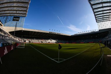 1 Şubat 2025 'te St. James' s Park, Newcastle, İngiltere 'de oynanan Premier League maçı Newcastle United ve Fulham maçının önünde gölgeler belirdi.