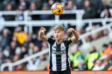 Lewis Hall of Newcastle United, 1 Şubat 2025 'te İngiltere' de oynanan Premier Lig maçı sırasında St.James 's Park' ta Newcastle United 'a karşı Fulham maçına katıldı.