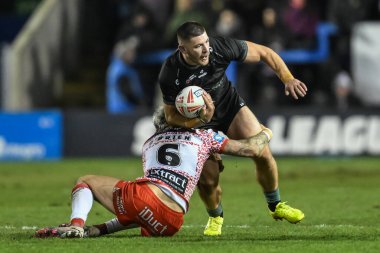 Warrington Wolves 'dan Danny Walker, 1 Şubat 2025' te İngiltere 'nin Warrington kentindeki Halliwell Jones Stadyumu' nda oynanan Toby King 'in Tanıklık maçı Warrington Wolves' a karşı Leopards maçında Leopards 'dan Gaz O' brien ile karşı karşıya geldi.