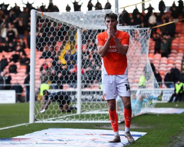 Blackpool 'dan Tom Bloxham, 1 Şubat 2025' te Bloomfield Road, Blackpool 'da oynanan Blackpool-Charlton maçında kaçırılan şansa tepki gösterdi.