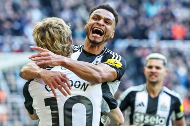 Newcastle United takımından Jacob Murphy, 1 Şubat 2025 'te St. James' s Park, Newcastle, İngiltere 'de oynanan Premier League maçı Newcastle United ve Fulham maçında 1-0 kazanma hedefini kutluyor.