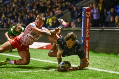 Warrington Wolves 'tan Matty Ashton, 1 Şubat 2025' te Halliwell Jones Stadyumu, Warrington, İngiltere 'de oynanan Toby King' in Warrington Wolves - Leigh Leopards maçında şansını deniyor.