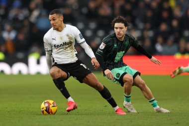 Derby County 'den Kayden Jackson, 1 Şubat 2025' te İngiltere 'deki Pride Park Stadyumu' nda oynanan Derby County - Sheffield United maçında topu kontrol ediyor.