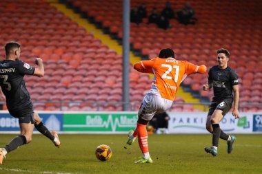 Blackpool 'dan Niall Ennis, 1 Şubat 2025' te Bloomfield Road, Blackpool 'da oynanan Blackpool - Charlton Athletic maçında 2-2' lik skorla gol attı.