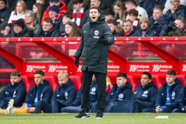 Brighton & Hove Albion takımından Fabian Marc Hurzeler, 1 Şubat 2025 'te İngiltere' nin Nottingham City Ground kentinde oynanan Premier League karşılaşmasında tepki gösterdi.
