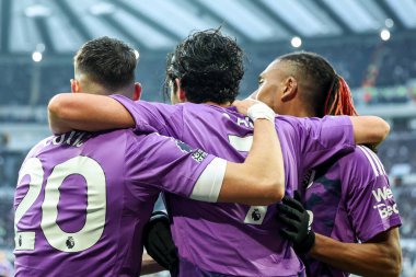 Fulham 'dan Raul Jimenez, Premier Lig maçı Newcastle United' a karşı Fulham maçında 1-1 kazanma hedefini 1 Şubat 2025 'te St. James' s Park, Newcastle, İngiltere 'de kutluyor.