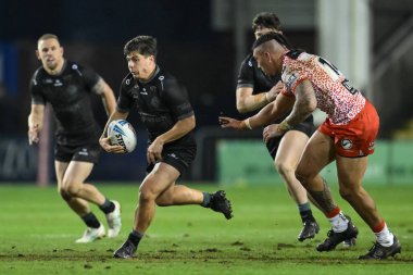 Warrington Wolves 'tan Oli Leyland, 1 Şubat 2025' te İngiltere 'nin Warrington şehrindeki Halliwell Jones Stadyumu' nda oynanan Warrington Wolves - Leigh Leopards maçında ilk hamlesini yaptı.