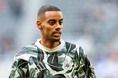 Newcastle United takımından Alexander Isak, 1 Şubat 2025 'te St. James' s Park, Newcastle, Birleşik Krallık 'ta oynanan Premier League karşılaşması öncesinde ısınıyor.