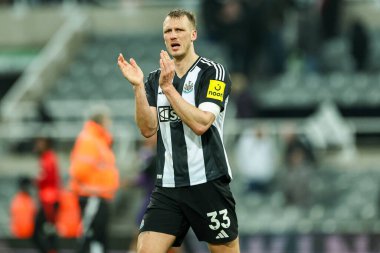 Newcastle United takımlarından Dan Burn, 1 Şubat 2025 'te St. James' s Park, Newcastle, İngiltere 'de oynanan Premier League maçı sonrasında yenilgiyi kabul etti.