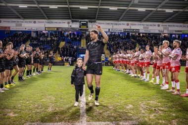 Warrington Wolves 'un Toby King' i. 1 Şubat 2025 'te Warrington Wolves, Leigh Leopards' a karşı Halliwell Jones Stadyumu, Warrington, İngiltere 'de oynadığı maç öncesinde şeref kıtası.