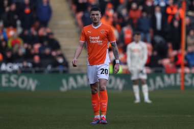 Blackpool takımından Oliver Casey Blackpool 'dan Blackpool Charlton Athletic' e karşı 1 Şubat 2025 'te Bloomfield Road, Blackpool' da oynanan maçta