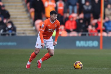 Blackpool takımından Albie Morgan, 1 Şubat 2025 'te Bloomfield Road, Blackpool' da Blackpool - Charlton Athletic maçında sahada.