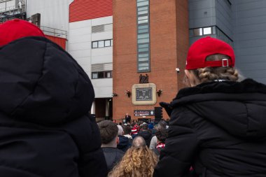 Manchester United taraftarları, Manchester United 'ın Old Trafford, Mancheste' deki Crystal Palace 'a karşı oynadığı Premier League maçı öncesinde 6 Şubat 1958 tarihinde gerçekleşen Münih hava felaketinin anma törenine katıldı.