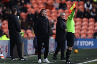Nathan Jones 'un Charlton Athletic teknik direktörü, 1 Şubat 2025' te Bloomfield Road, Blackpool 'da oynanan Blackpool-Charlton maçı sırasında tepki gösterdi.