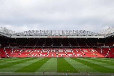 Manchester United Premier Lig karşılaşması öncesinde Old Trafford, Manchester, İngiltere 'de 2 Şubat 2025 tarihinde oynanan Crystal Palace maçında Old Trafford, Manchester United' ın genel görünümü