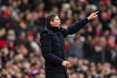 Crystal Palace 'ın Oliver Glasner Müdürü Premier League maçında takım talimatlarını veriyor Manchester United - Old Trafford, Manchester, İngiltere, 2 Şubat 2025