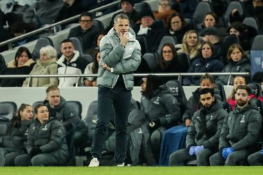 Tottenham Hotspur 'dan Robert Vilahamn, 2 Şubat 2025' te Tottenham Hotspur Stadyumu 'nda oynanan Barclays Bayanlar Süper Ligi maçında Tottenham Hotspur Kadınlar Manchester United Women' a karşı.