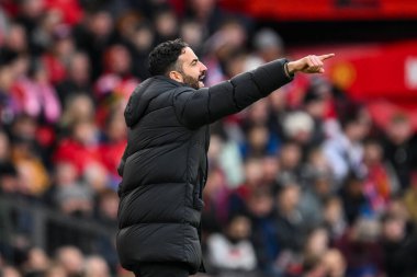 Manchester United takımının menajeri Ruben Amorim, Manchester United 'ın 2 Şubat 2025' te Old Trafford, Manchester 'daki Crystal Palace maçında takım talimatlarını verdi.