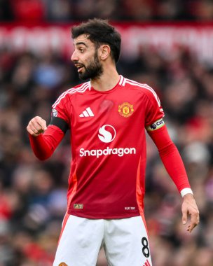 Manchester United takımının 2 Şubat 2025 'te Old Trafford, Manchester' da oynanan Premier League maçında Bruno Fernandes takım talimatlarını verdi.