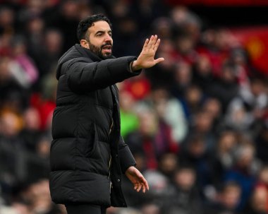 Manchester United takımının menajeri Ruben Amorim, Manchester United 'ın 2 Şubat 2025' te Old Trafford, Manchester 'daki Crystal Palace maçında takım talimatlarını verdi.