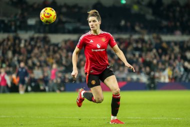 Manchester United Women 'dan Dominique Janssen, 2 Şubat 2025 tarihinde Tottenham Hotspur Stadyumu' nda bayanlar Tottenham Hotspur 'a karşı bayanlar ve Manchester United Women maçında topla koşuyor.